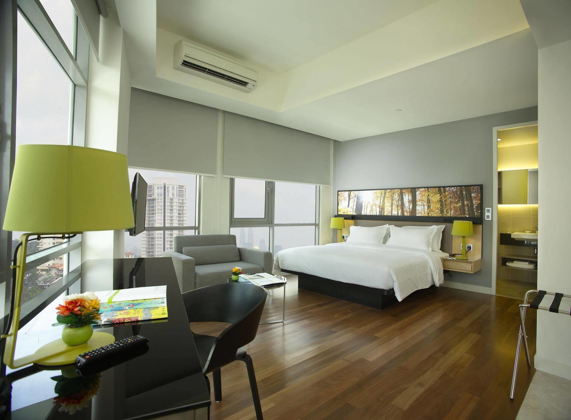 The Signature Hotel & Serviced Suites Kuala Lumpur Exterior photo